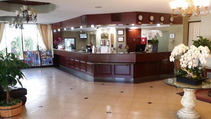 Howard Johnson By Wyndham Reseda Hotel & Suites Лос-Анджелес Екстер'єр фото