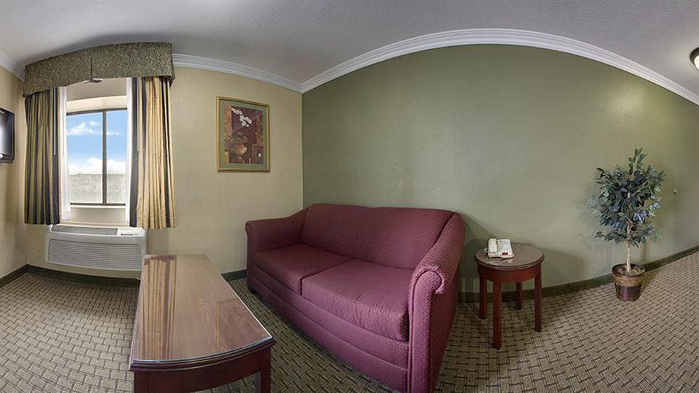 Howard Johnson By Wyndham Reseda Hotel & Suites Лос-Анджелес Екстер'єр фото