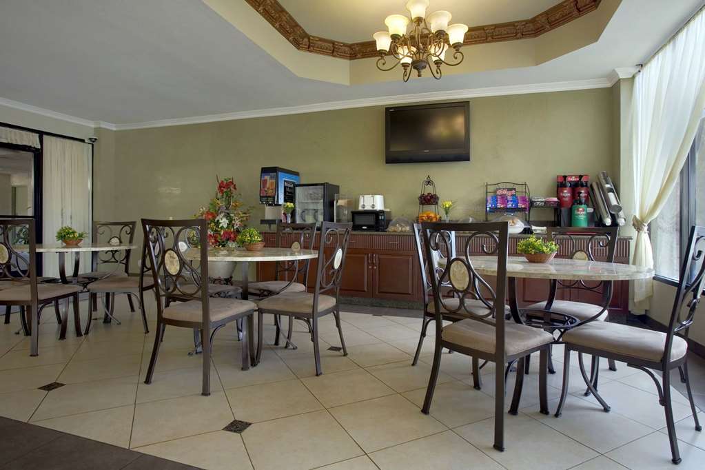 Howard Johnson By Wyndham Reseda Hotel & Suites Лос-Анджелес Ресторан фото